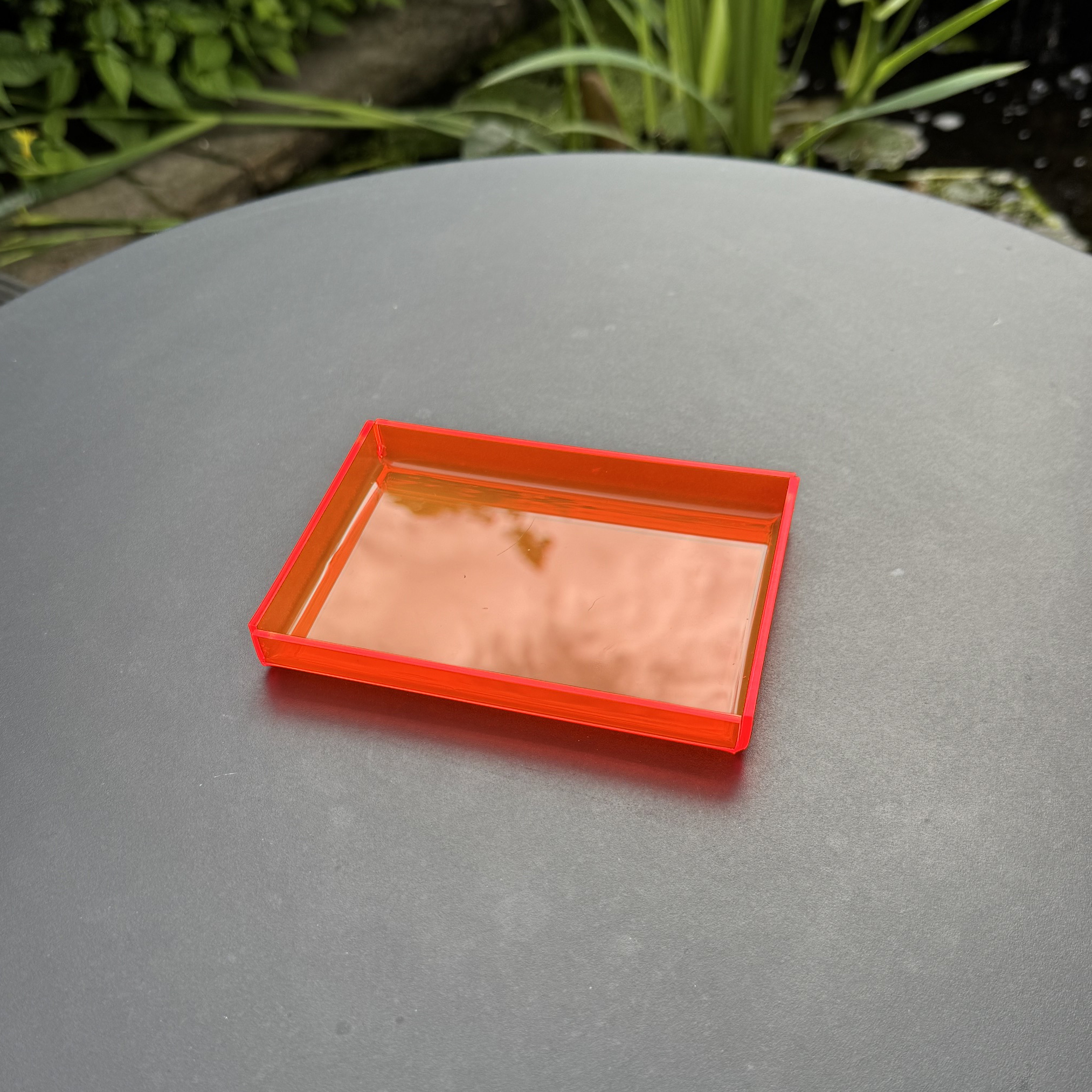 Tablet Neon orange klein Postkarte